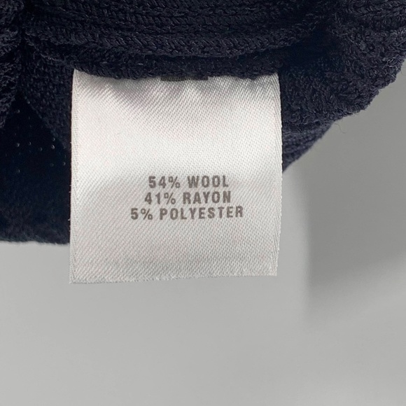 St John Sweater V Neck Pullover Blk  Santana Knit with Cable Knit Detailing Sz S - Picture 12 of 13